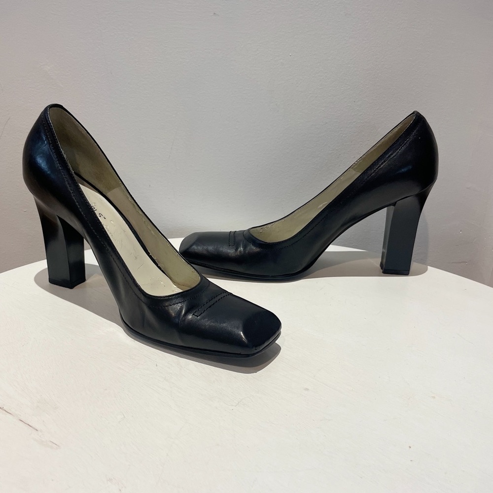 Vintage 90s BCBG Black Leather Heels/Pumps with Square Toe and Block Heel